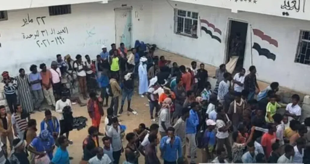 ضبط 26 مهربًا إثيوبيًا وترحيل 406 مهاجرًا غير شرعي في حملة أمنية واسعة بمديرية شحن – المهرة